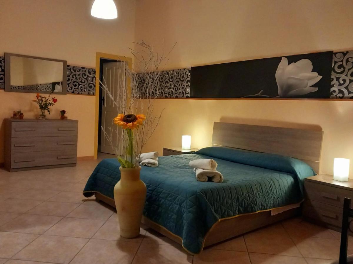 גיארדיני נאקסוס Villa Laura Apartment מראה חיצוני תמונה